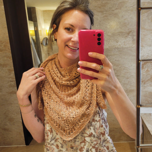 Magpie Darling Shawl FGF {knit kit}