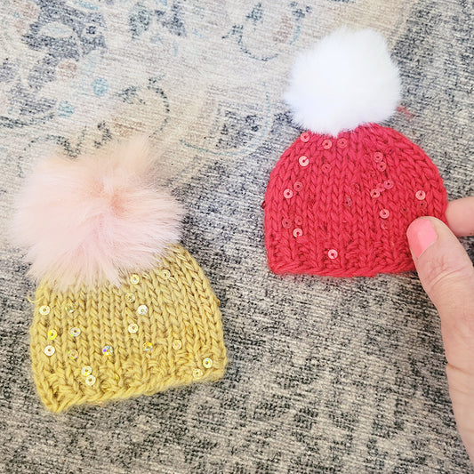 Mini Magpie Darling Hat & Pom {knit kit}