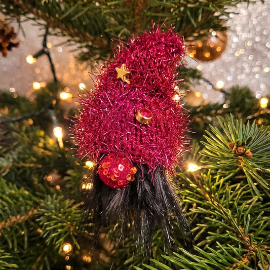 Pompom Gnomes w/ Sparkly Hats: SINGLES {knit kit}