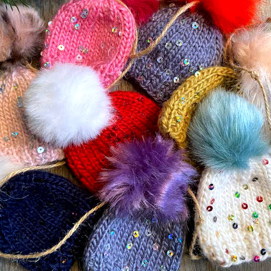 Mini Magpie Darling Hat & Pom - Knit Kit