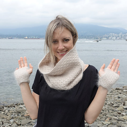 honey stone fingerless gloves {knitting pattern}-knitting pattern-The Crafty Jackalope